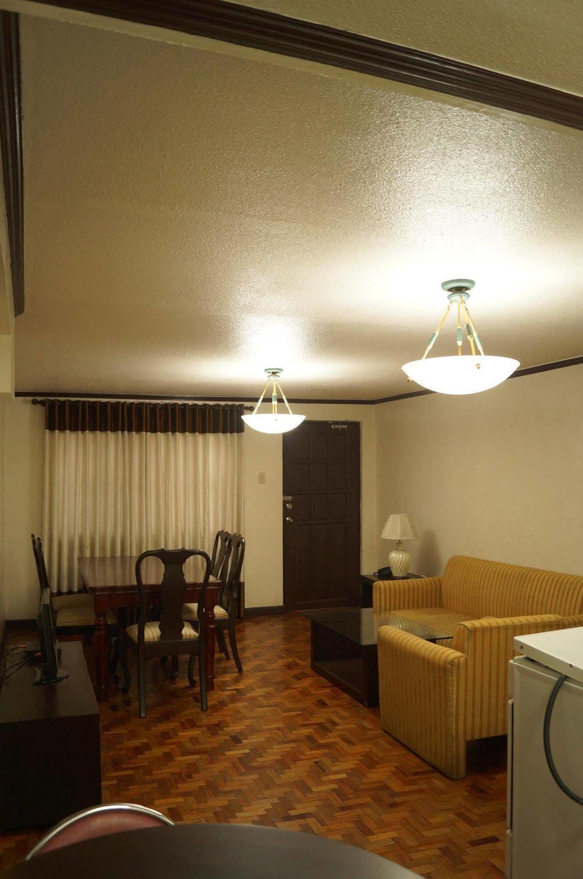 El Rico Suite Makati By Reddoorz Manilla Buitenkant foto